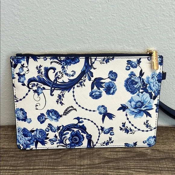 Anne Klein Blue and White Floral Wristlet ✨ - Picture 7 of 7